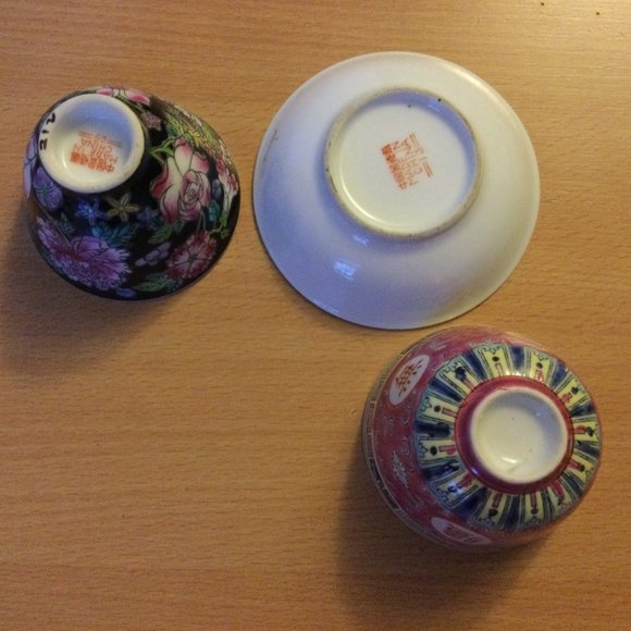 Vintage Chinese porcelain small plate & sake cups lot of 3 black floral Mun Shou - Picture 5 of 6